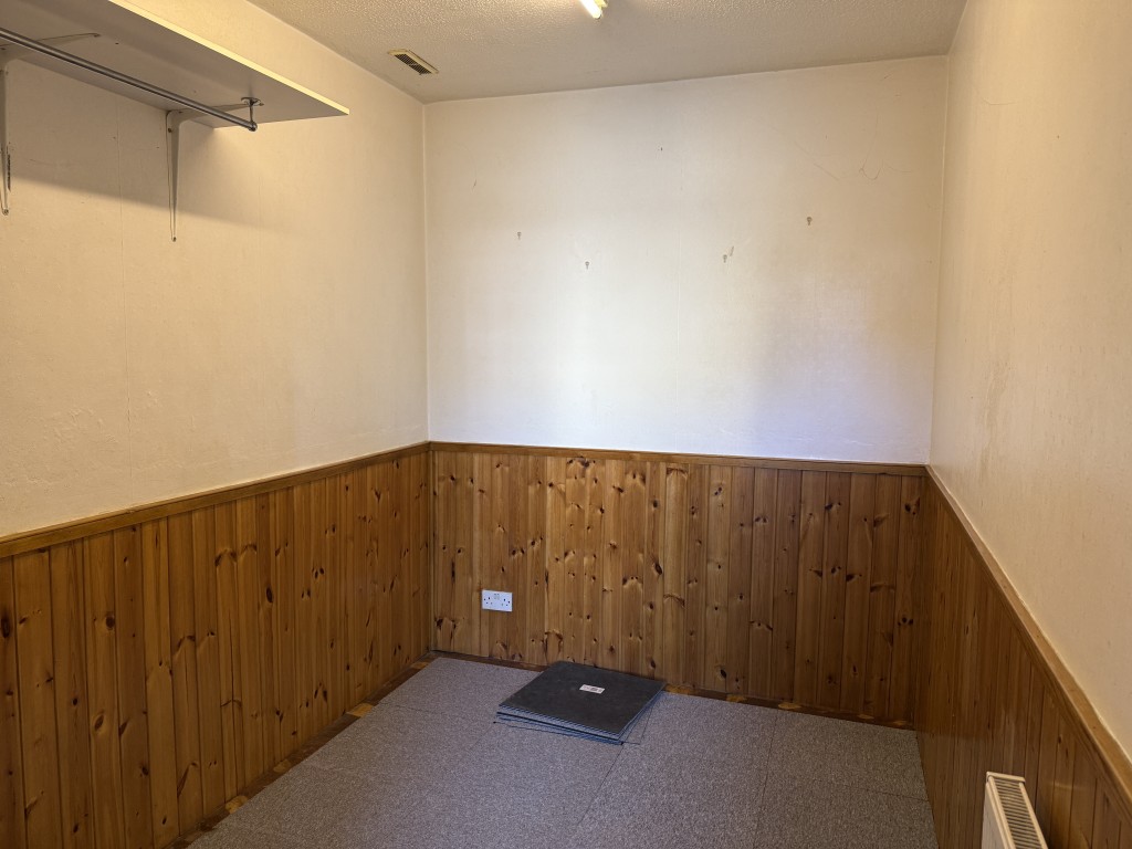 Lot: 156 - VACANT GROUND-FLOOR STUDIO FLAT WITH INVESTMENT POTENTIAL - Additional internal room